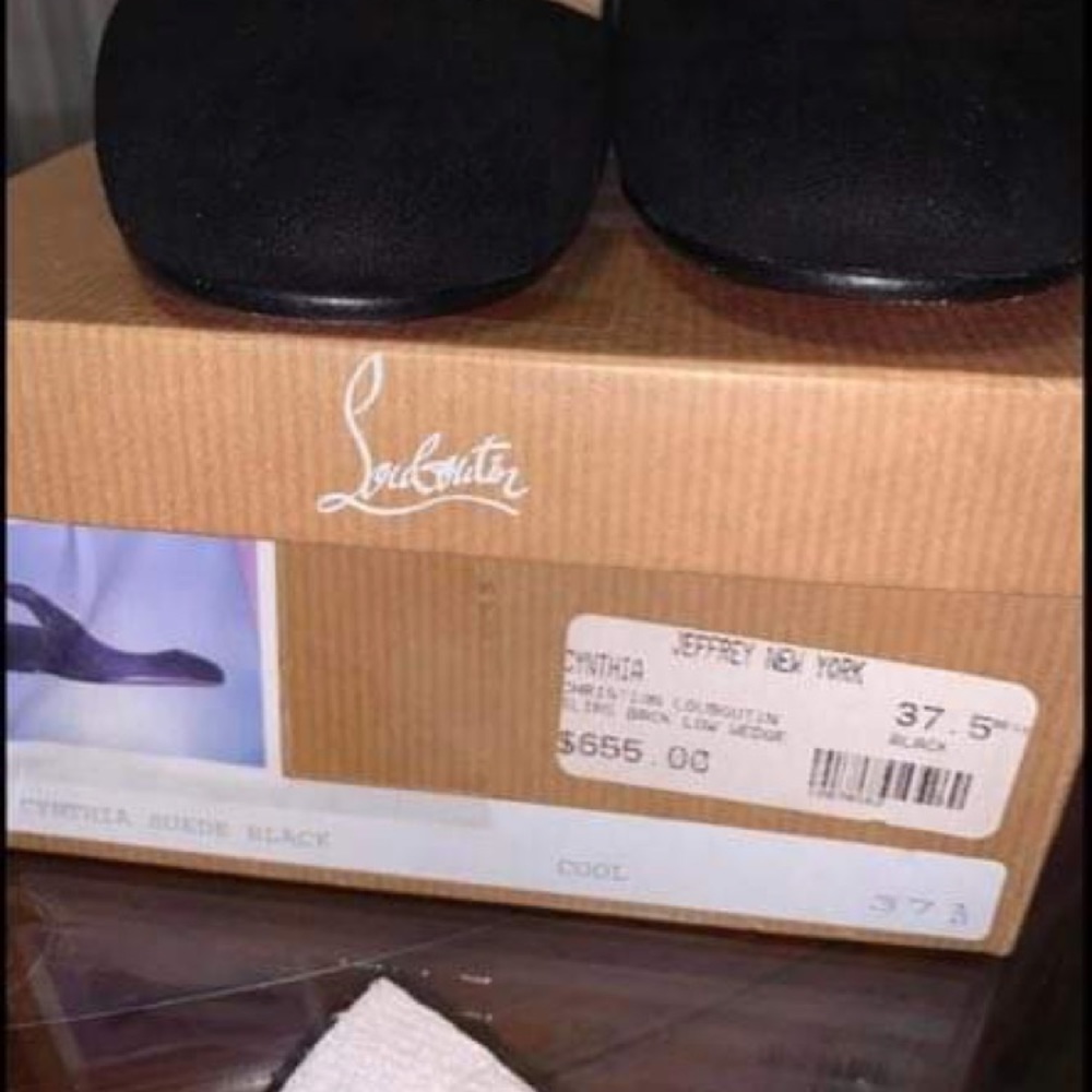 Authentic LB size 7, true to size, mint condition… worn once, sorry no dust bag.